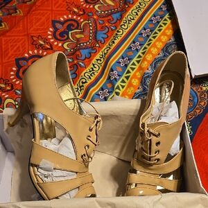 Elegant Women's Beige Heels  ⭐️✨️NEW  ⭐️ ✨️